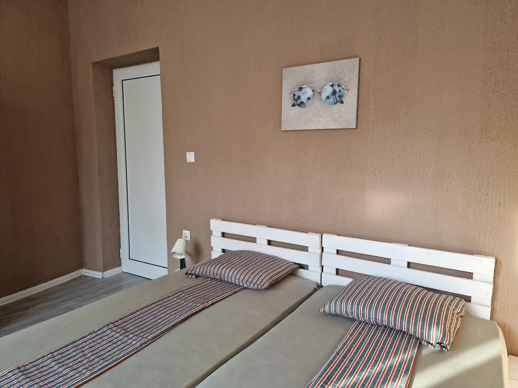 Lambo'S Corner Varna - Guest Rooms ภายนอก รูปภาพ